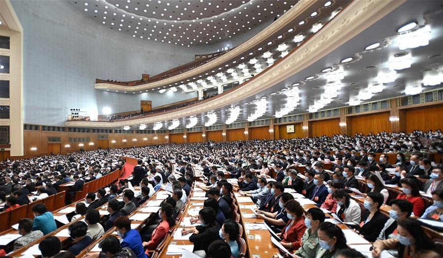 5月21日，中國人民政治協商會議第十三屆全國委員會第三次會議在北京人民大會堂開幕。這是委員們在認真聽會。 新華社記者 李學仁 攝