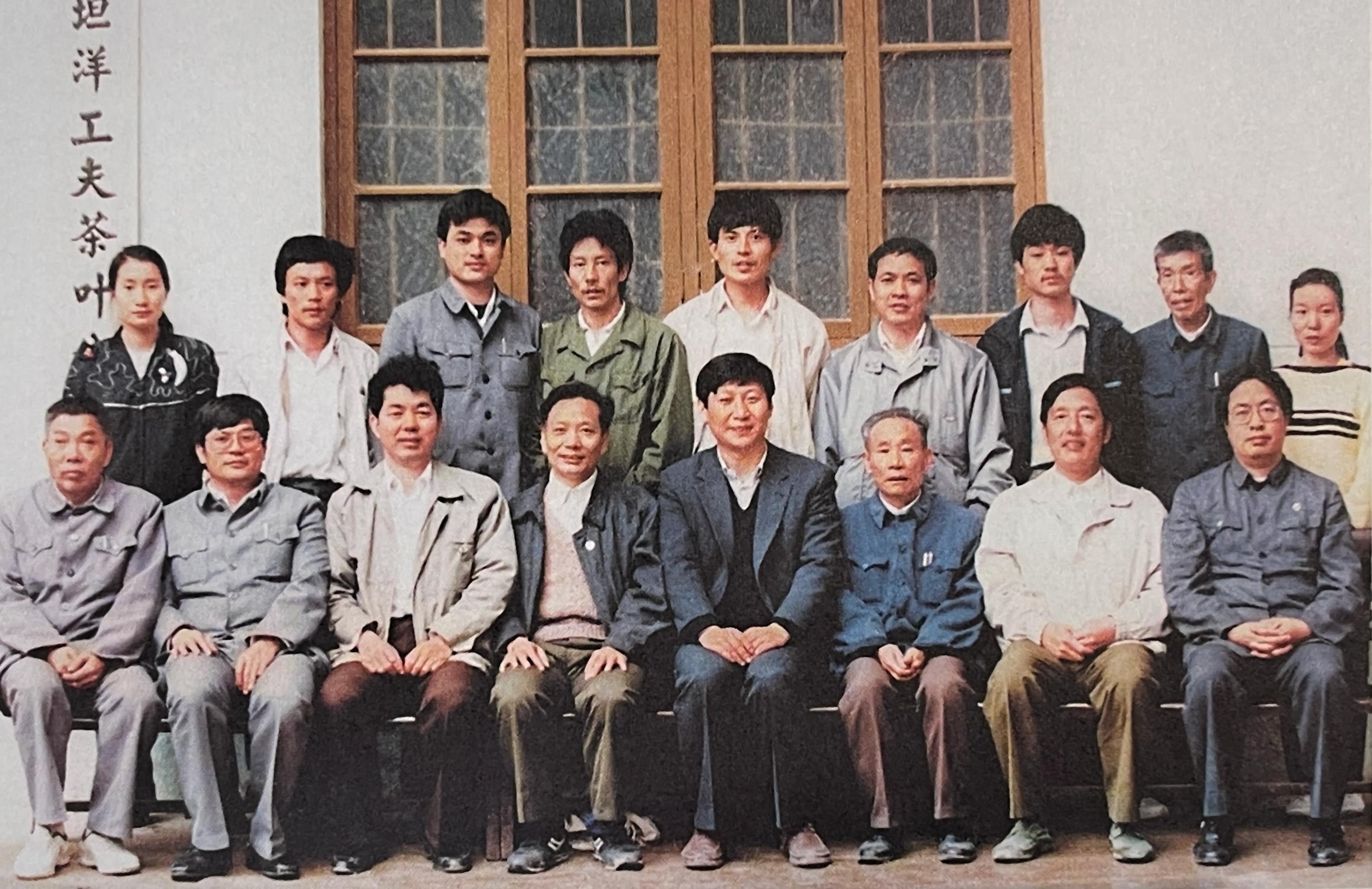 1990年5月，剛調任福州市委書記的習近平到寧德交接工作時，調研福安市社口鄉坦洋工夫茶葉公司。
