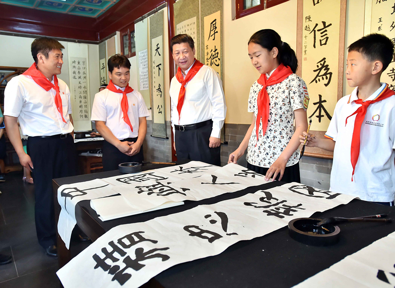 2014年5月30日，習近平總書記來到北京市海淀區民族小學，參加慶祝“六一”國際兒童節活動。
