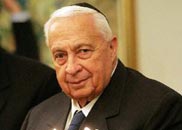 2005年12月26日，在猶太教光明節的第二個晚上，以色列總理沙龍在耶路撒冷參加點燃蠟燭儀式。
