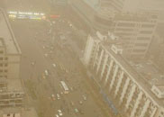 沙塵瀰漫的鄭州市花園路