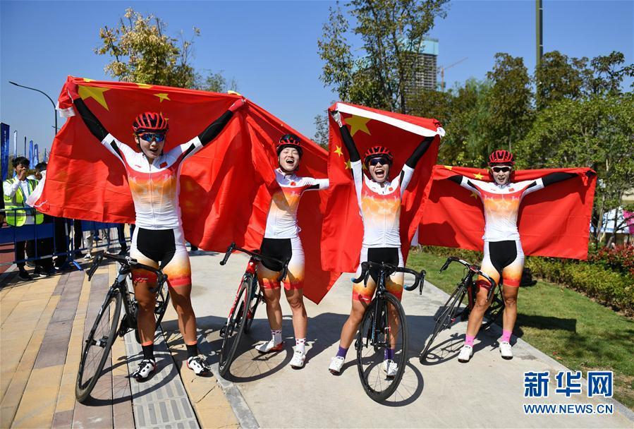 [圖]軍運會公路自行車女子團體賽：中國隊獲金牌