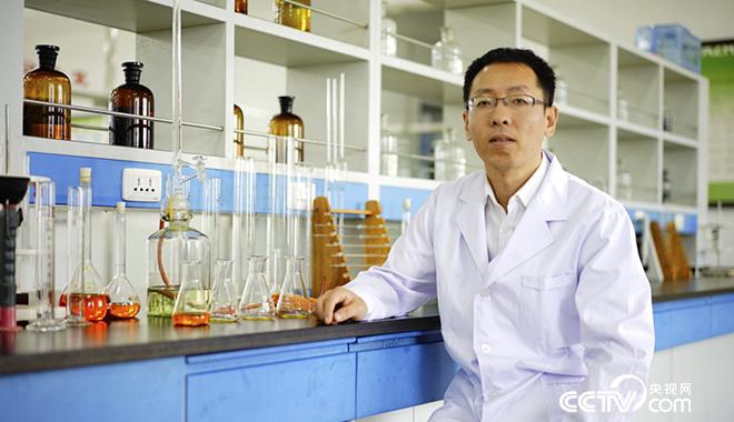 金立軍在北大荒建三江國家農業科技園區的實驗室。