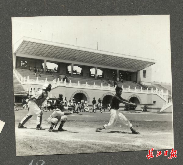   1959年第一屆全國運動會預賽武漢賽區棒球比賽現場