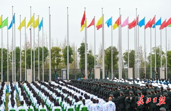 11日，第七屆世界軍人運動會運動員村舉行“開村”暨中國代表團入村歡迎儀式 記者許魏巍 攝