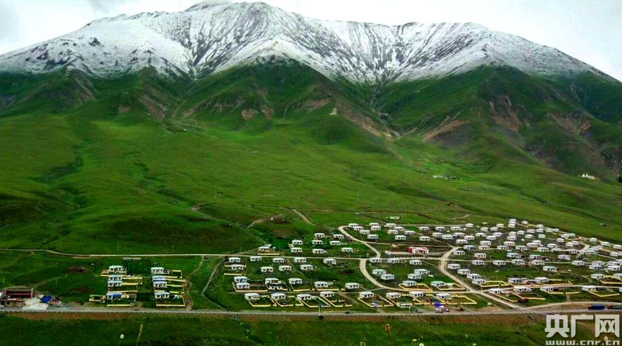 震後重建的玉樹市甘達村藏族特色村落（央廣網發 資料照片 群才仁供圖）