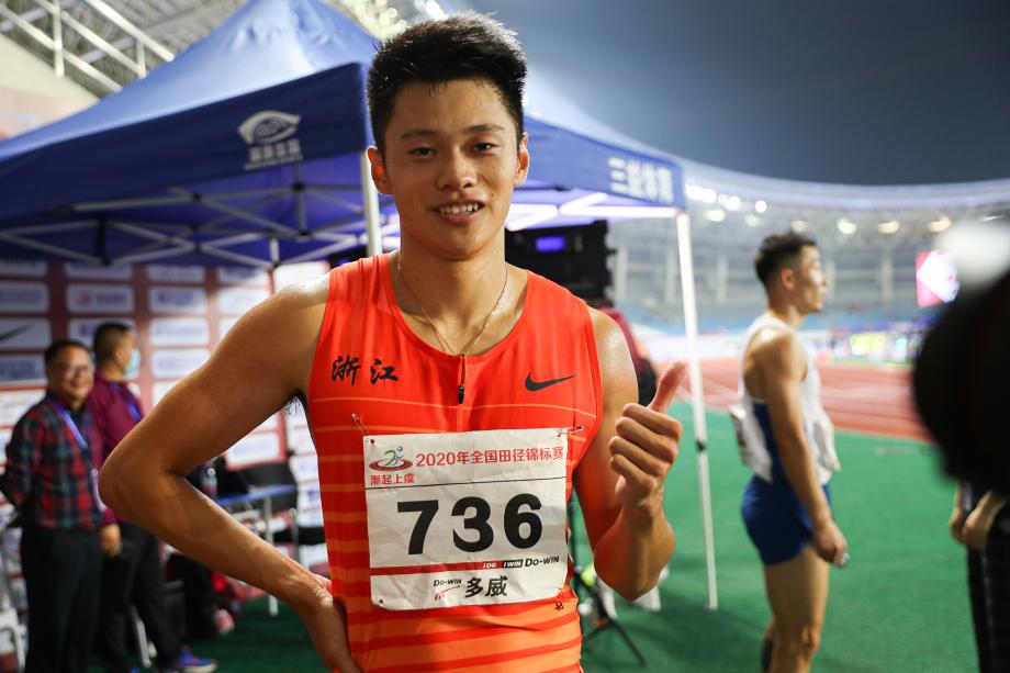 [圖]全國田徑錦標賽：謝震業男子100米奪冠