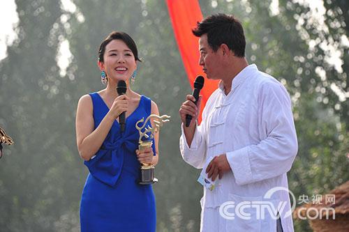 顏丹晨憑藉《油菜花香》中周英一角獲得最佳女主角