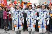China holds see-off ceremony for Shenzhou-7 taikonauts 