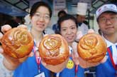 Gâteaux de lune pour les bénévoles des Jeux paralympiques 