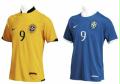 2006年2月13日，巴西足聯向媒體展示巴西足球隊在2006世界盃足球賽上使用的新球衣。當日，澳大利亞、美國、韓國、荷蘭、巴西、葡萄牙、克羅地亞、墨西哥這八個國家足球隊世界盃賽新球衣向媒體亮相。 新華社/路透