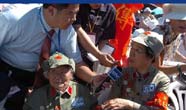 中國老兵接受記者採訪