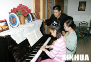 聶海勝和夫人喜歡聽女兒彈鋼琴