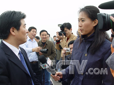 CCTV《焦點訪談》記者採訪陳剛毅