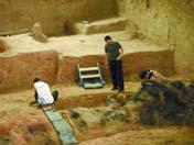 En la escena de la excavación