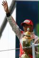 F1匈牙利大獎賽正賽 漢密爾頓捧杯致意