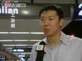 王治郅在機場接受記者採訪