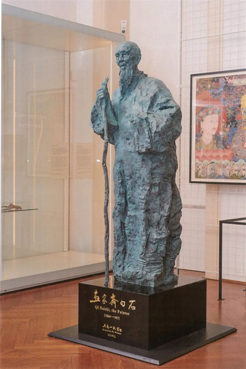 吳為山 畫家齊白石 83x60x190cm 雕塑    青銅  維也納世界博物館藏