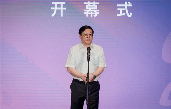中國美術家協會分黨組書記、駐會副主席徐裏致辭