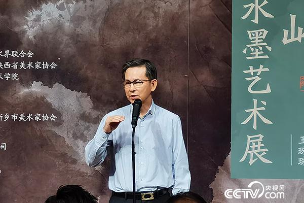 中國美術家協會副主席何家英在開幕式上致辭