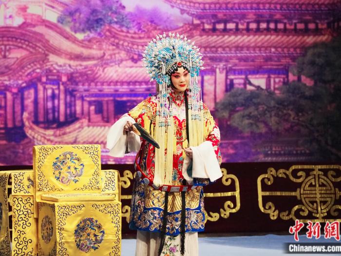 京劇名家王艷表演《貴妃醉酒》。受訪者提供