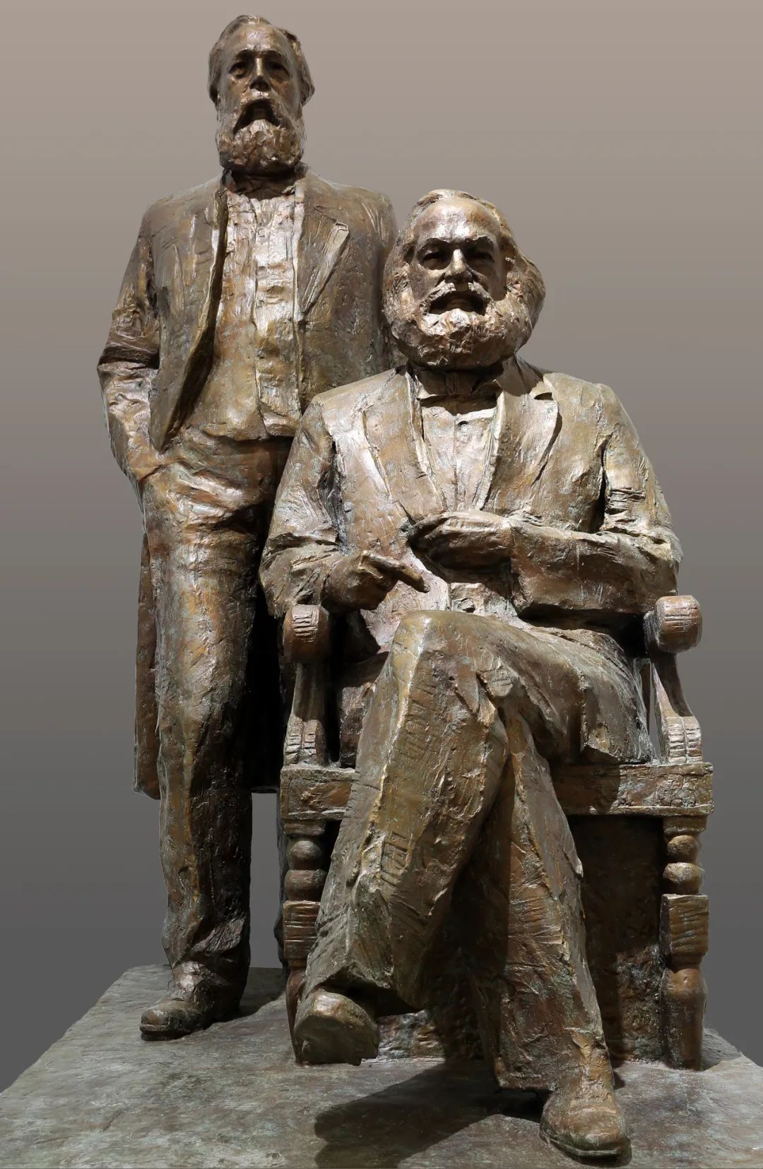 偉大的導師——馬克思與恩格斯 吳為山 雕塑 250×180×150cm 2015年 中國美術館藏