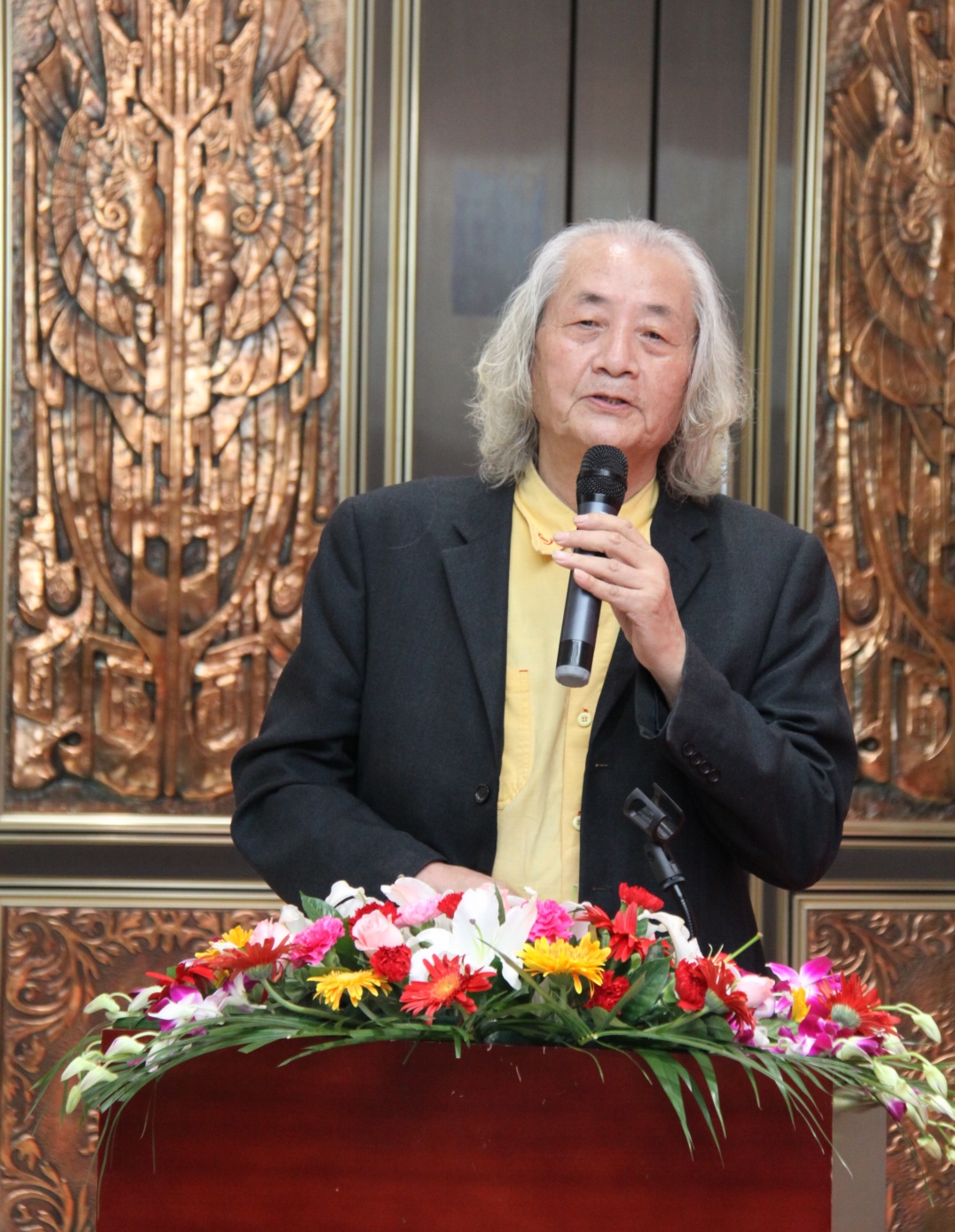 中國美協理論委員會副主任、原《美術》雜誌主編王仲發言