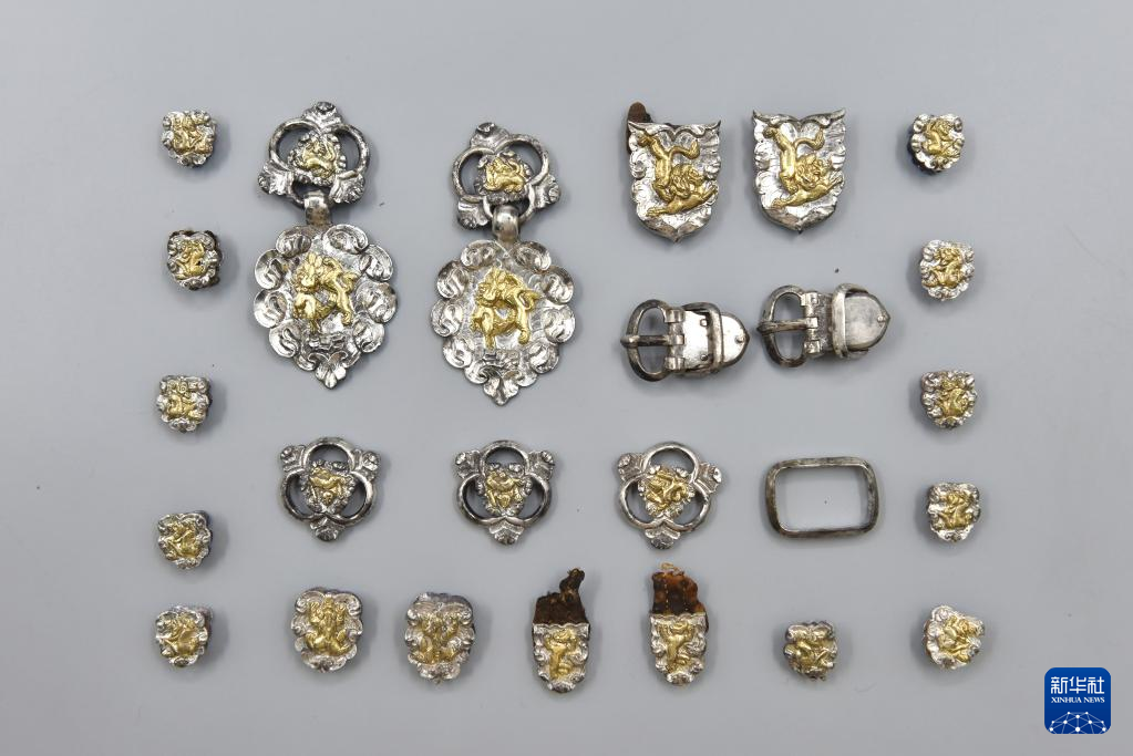 甘肅武威市唐代吐谷渾王族墓葬群慕容智墓出土鎏金銀飾件（資料圖）。
